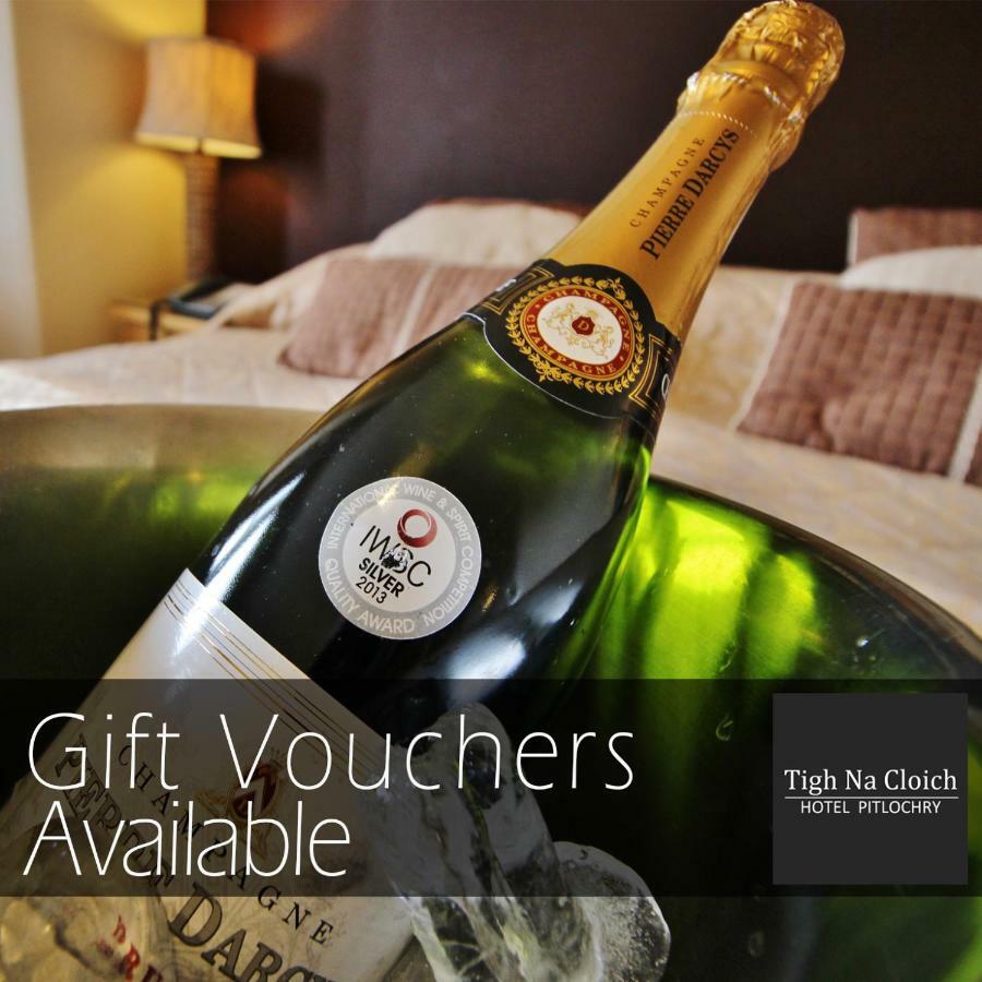Tigh Na Cloich Hotel พิทลอครี ภายนอก รูปภาพ